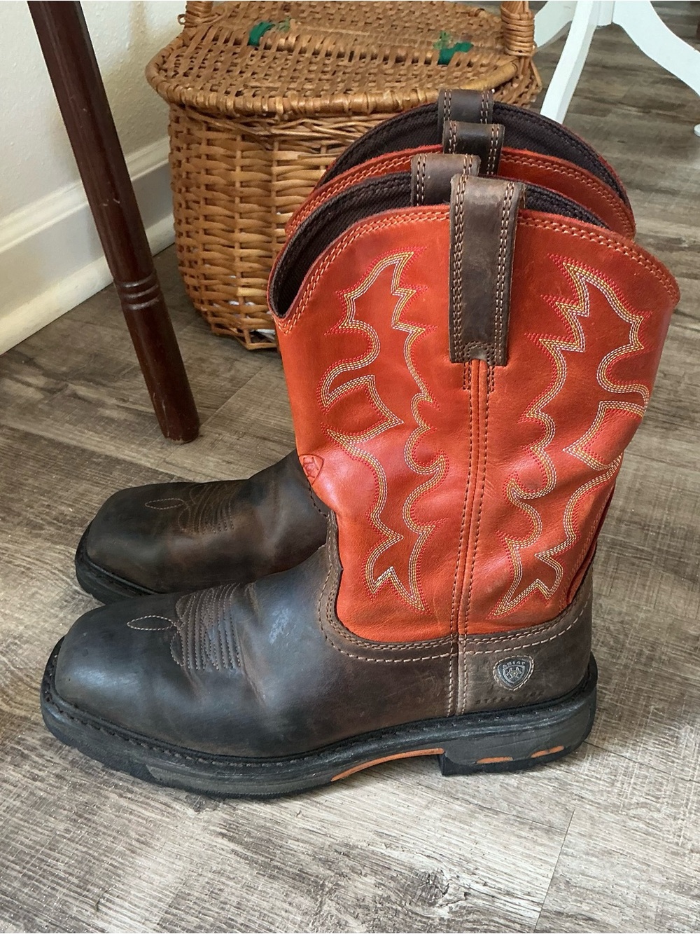 Ariat Men's WorkHog Wide Square Toe Work Boots Brown Brick Red Size 9.5 EE Wide